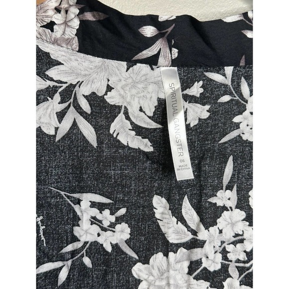 Spiritual Gangster Tie‎ Front Kimono Robe Top One Size Black Pink Floral - Picture 3 of 5